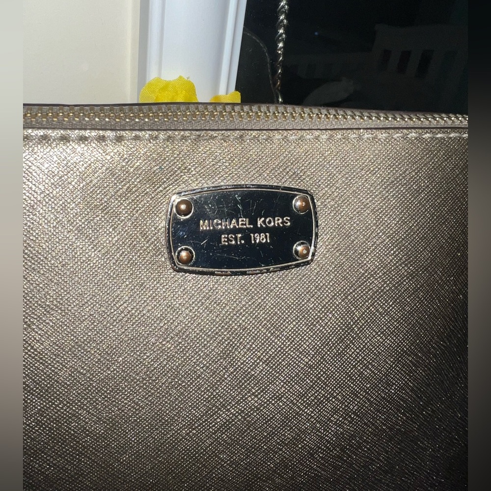 Michael Kors crossbody purse - Picture 1 of 3
